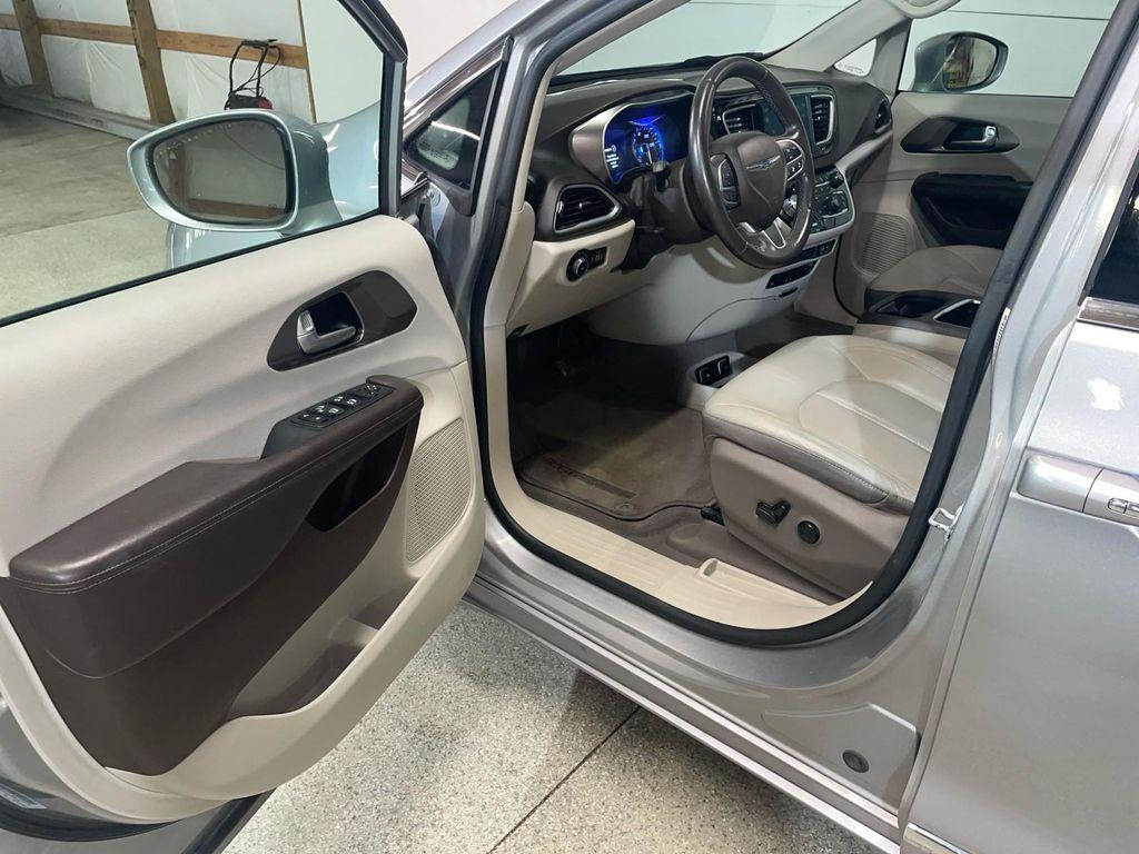 used 2017 Chrysler Pacifica car, priced at $11,884