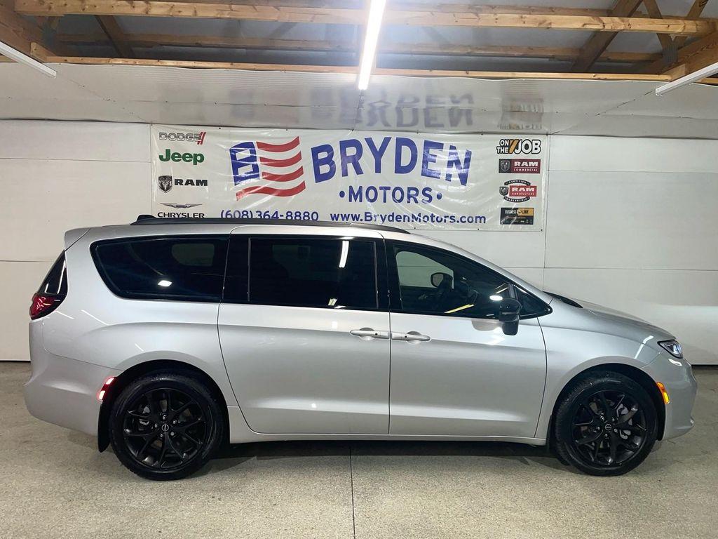 new 2026 Chrysler Pacifica car, priced at $56,290