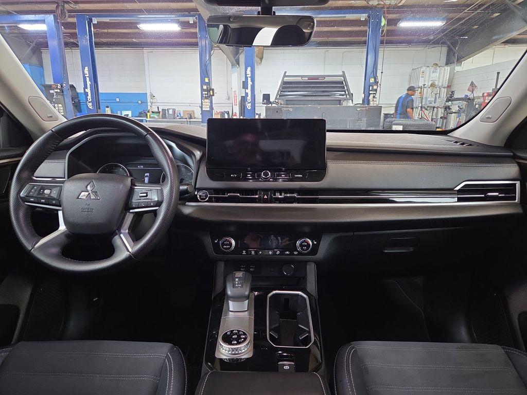 used 2025 Mitsubishi Outlander car, priced at $27,230