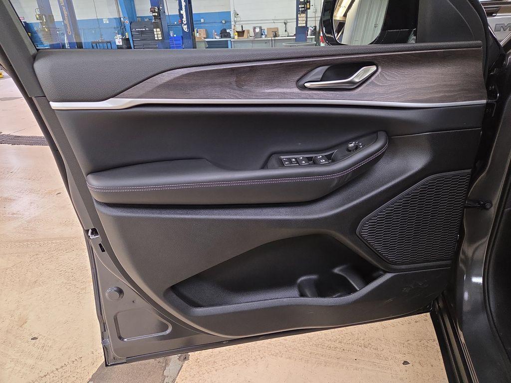 new 2026 Jeep Grand Cherokee car, priced at $50,344