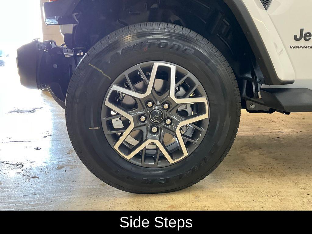 new 2025 Jeep Wrangler car, priced at $47,352