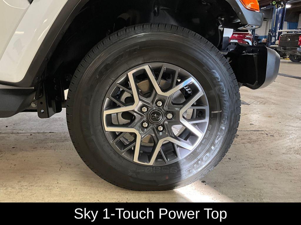 new 2025 Jeep Wrangler car, priced at $47,352