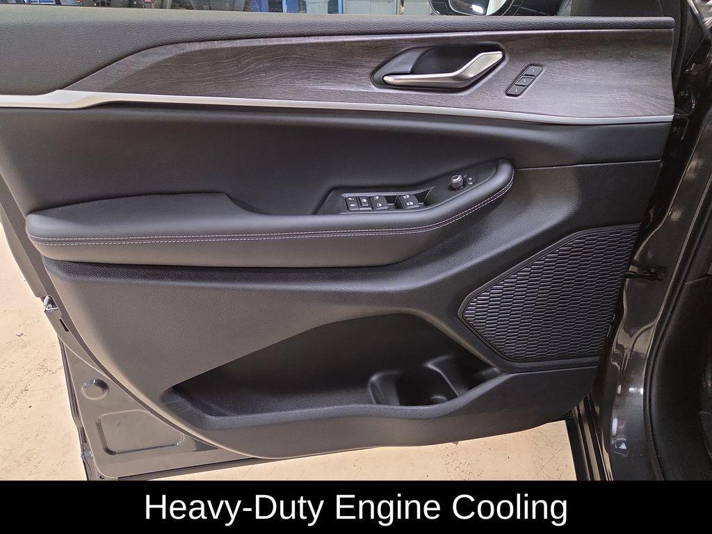 new 2025 Jeep Grand Cherokee L car, priced at $51,375