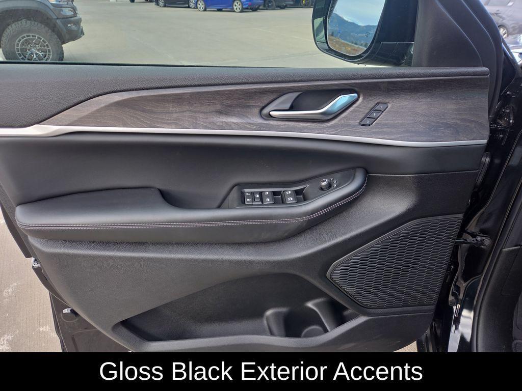 new 2025 Jeep Grand Cherokee L car, priced at $48,742