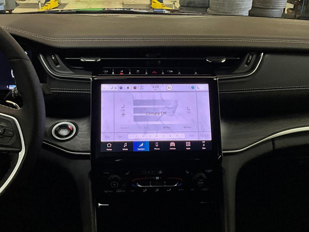 new 2025 Jeep Grand Cherokee car, priced at $45,983