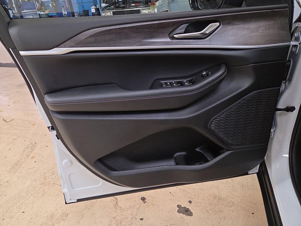 new 2026 Jeep Grand Cherokee car, priced at $48,840