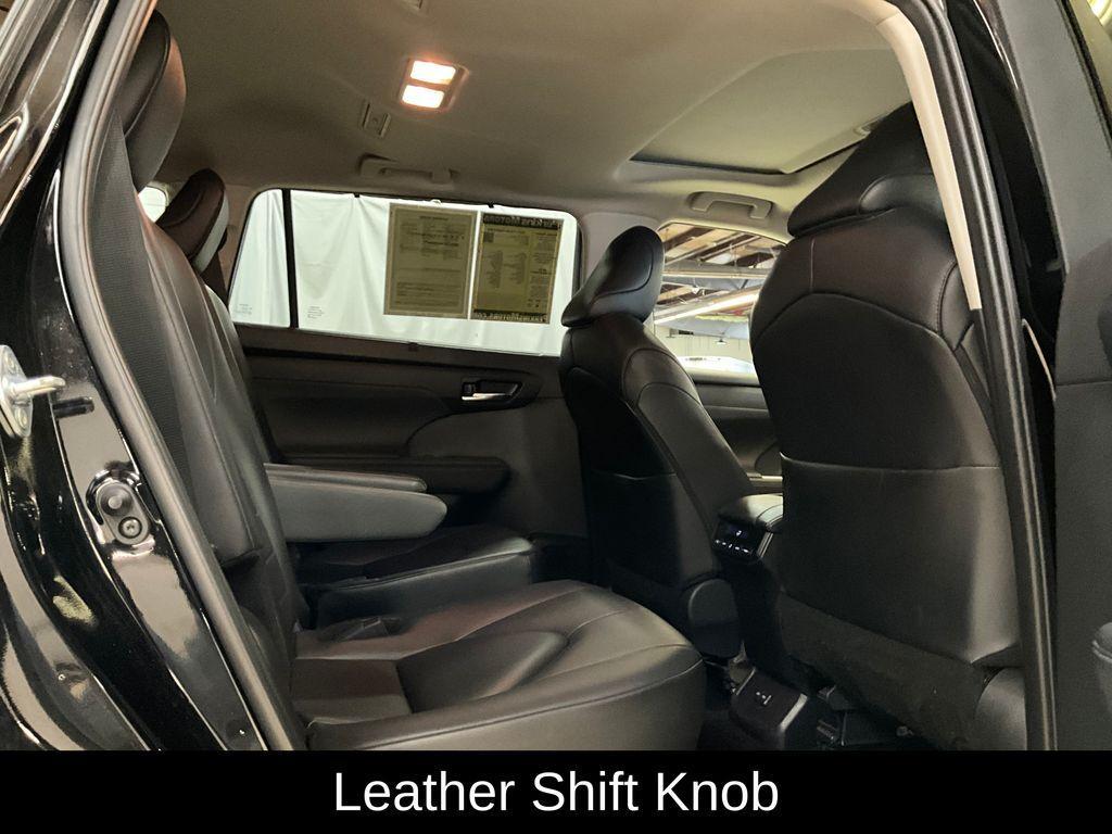 used 2024 Toyota Highlander car, priced at $34,342