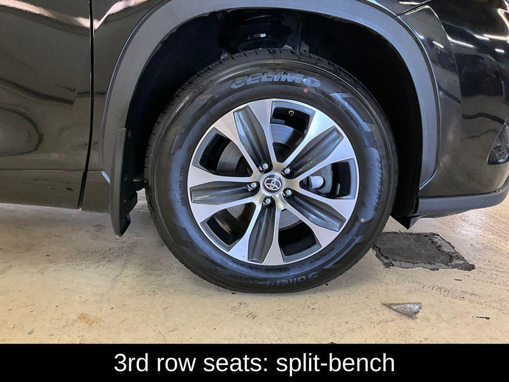 used 2024 Toyota Highlander car, priced at $34,342