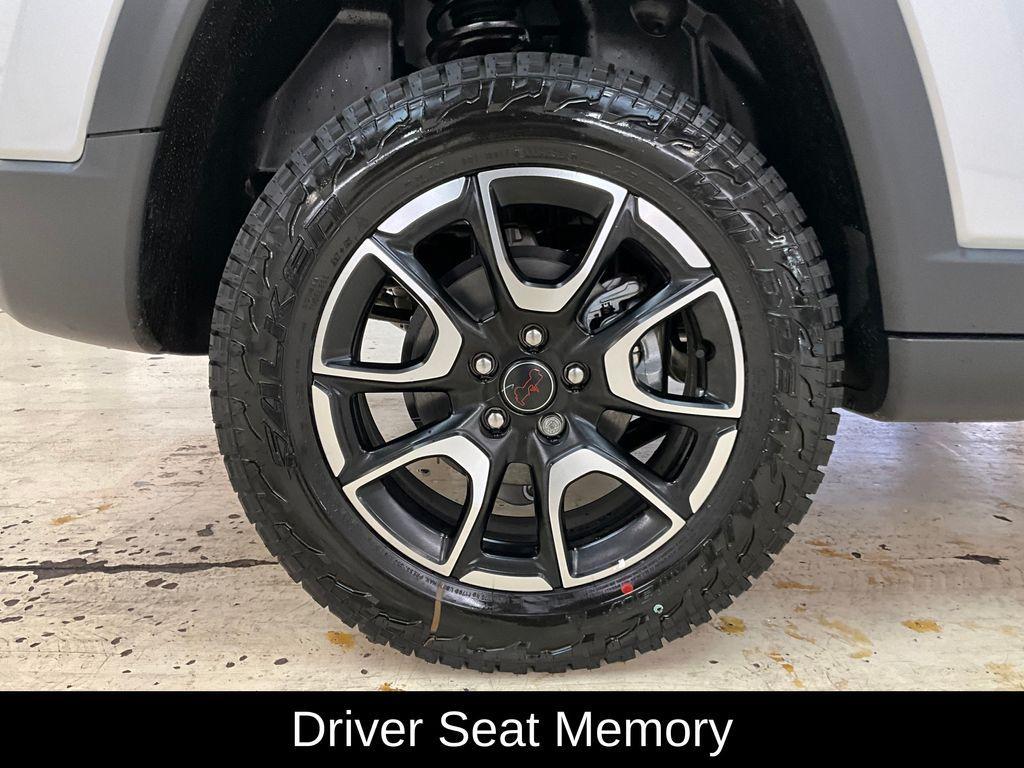 new 2025 Jeep Compass car, priced at $33,560