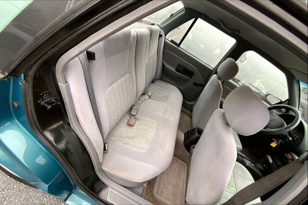 used 1995 Saturn SL car, priced at $2,995