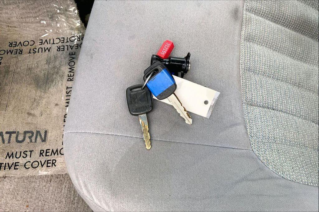 used 1995 Saturn SL car, priced at $2,995