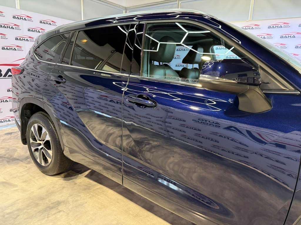 used 2021 Toyota Highlander car, priced at $24,995