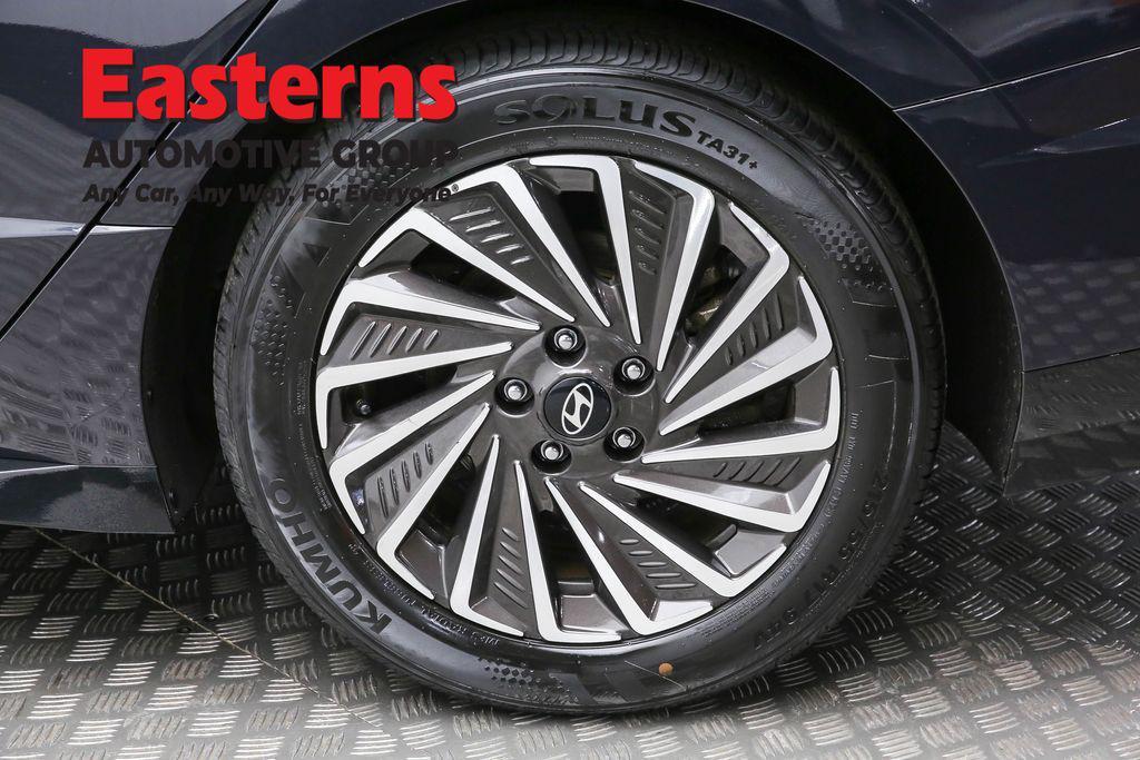 used 2025 Hyundai Sonata Hybrid car, priced at $23,990