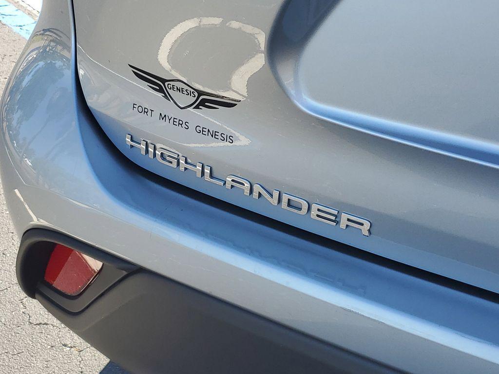 used 2022 Toyota Highlander Hybrid car, priced at $34,577