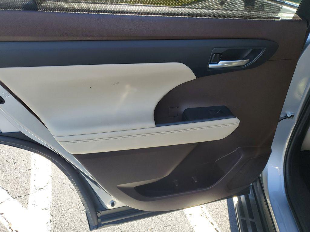 used 2022 Toyota Highlander Hybrid car, priced at $34,577