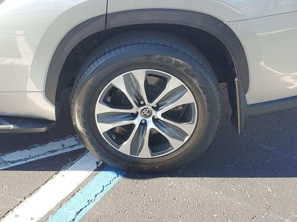 used 2022 Toyota Highlander Hybrid car, priced at $34,577