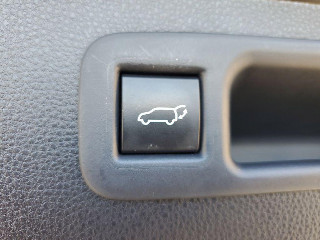 used 2022 Toyota Highlander Hybrid car, priced at $34,577