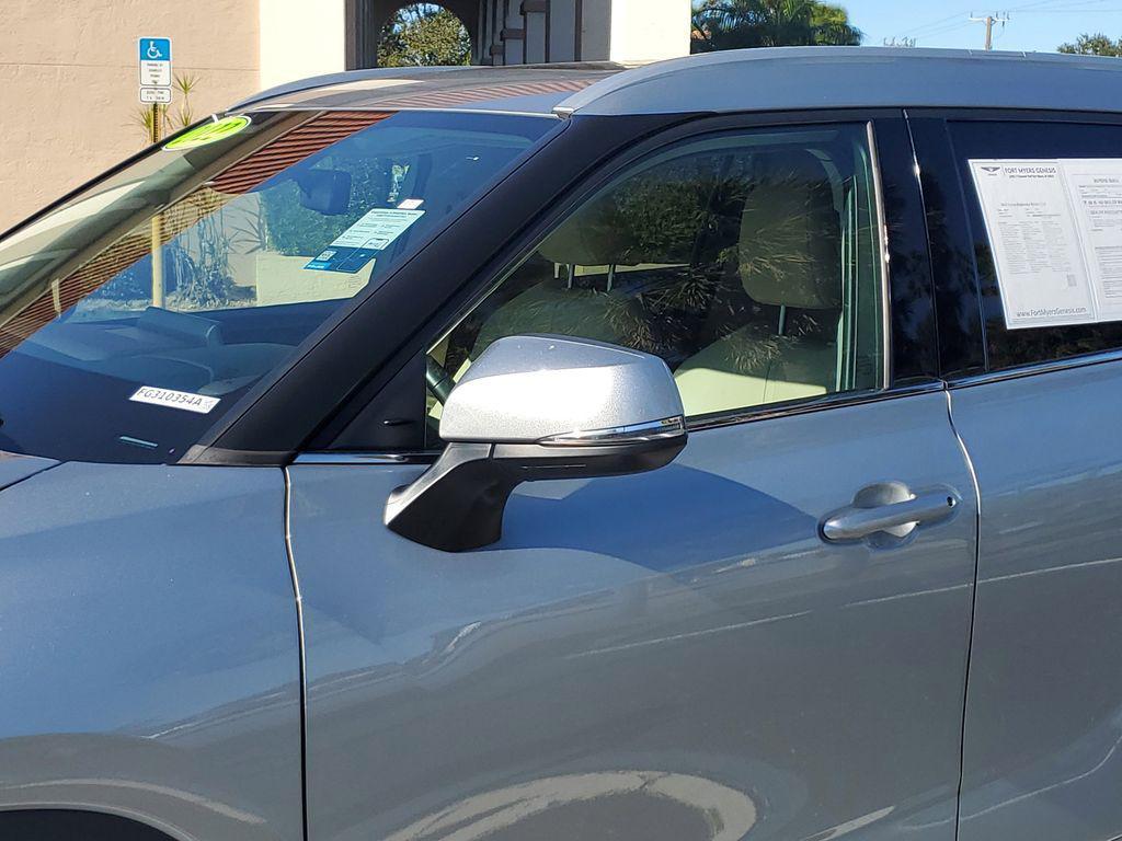 used 2022 Toyota Highlander Hybrid car, priced at $34,577