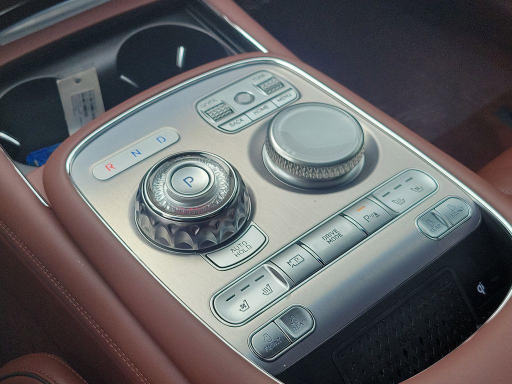 new 2026 Genesis G90 car, priced at $107,637