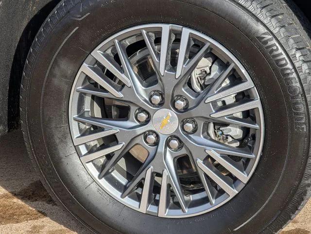 used 2025 Chevrolet Traverse car, priced at $33,476