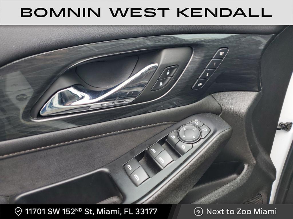 used 2023 Chevrolet Traverse car, priced at $34,990