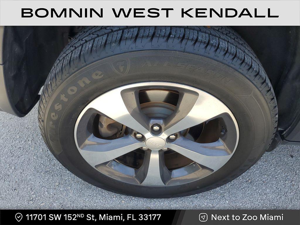 used 2019 Jeep Cherokee car, priced at $13,490