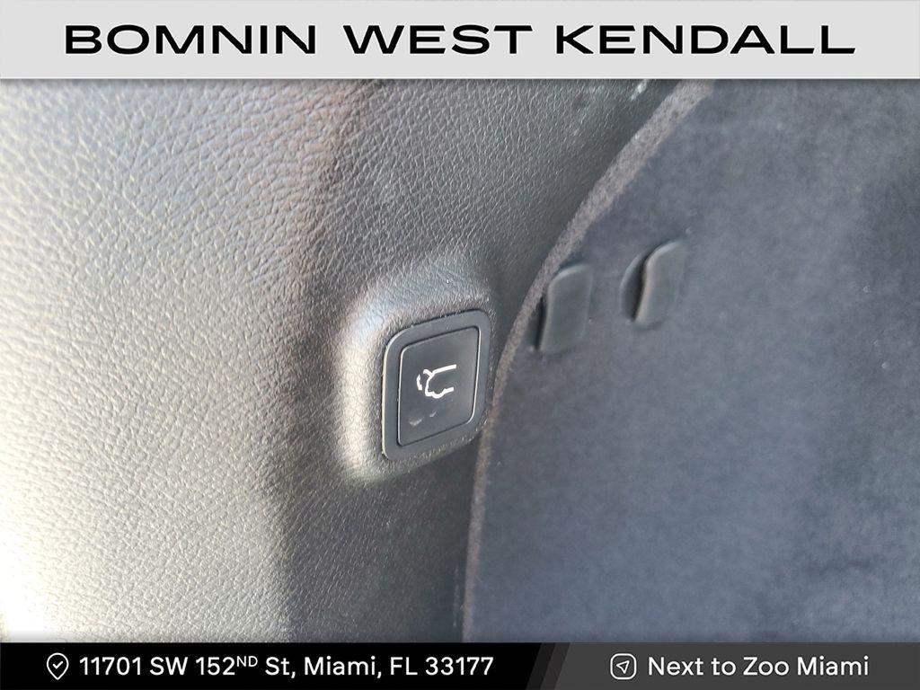 used 2019 Jeep Cherokee car, priced at $13,490