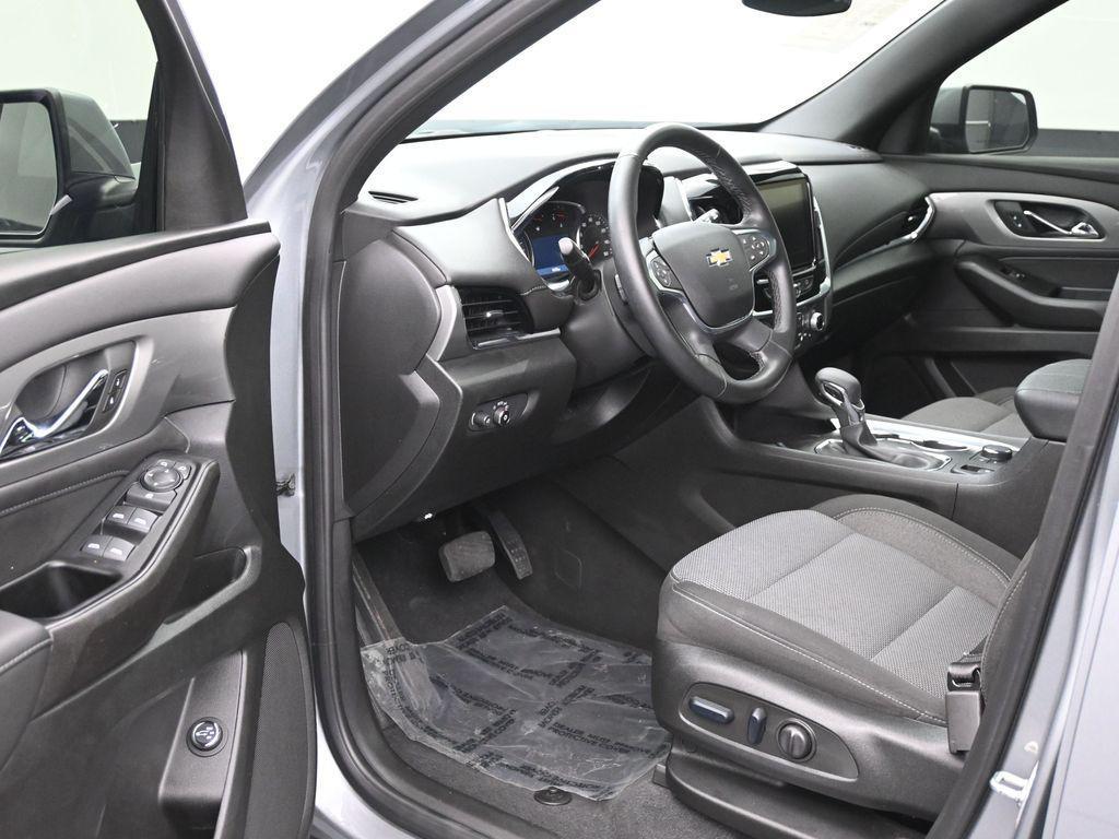 used 2024 Chevrolet Traverse car, priced at $32,490