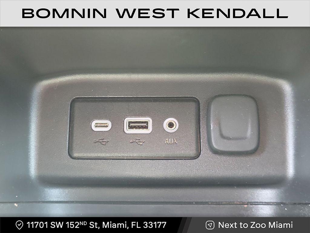 used 2022 Chevrolet Equinox car, priced at $13,490