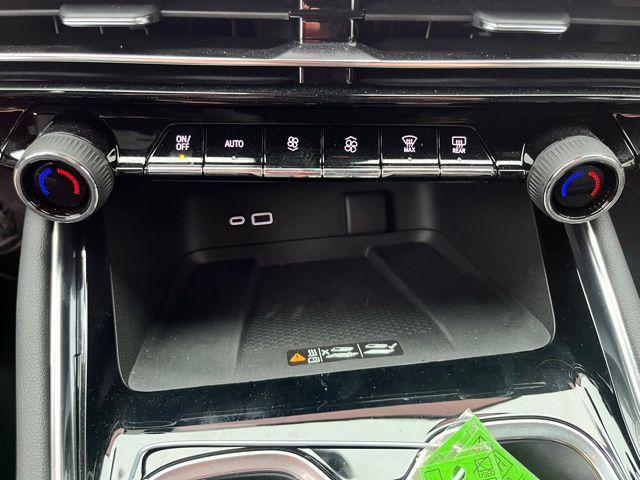 2024 Mosaic Black Metallic Chevrolet Traverse