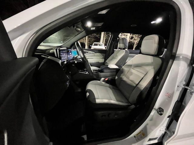 used 2025 Chevrolet Traverse car, priced at $37,670