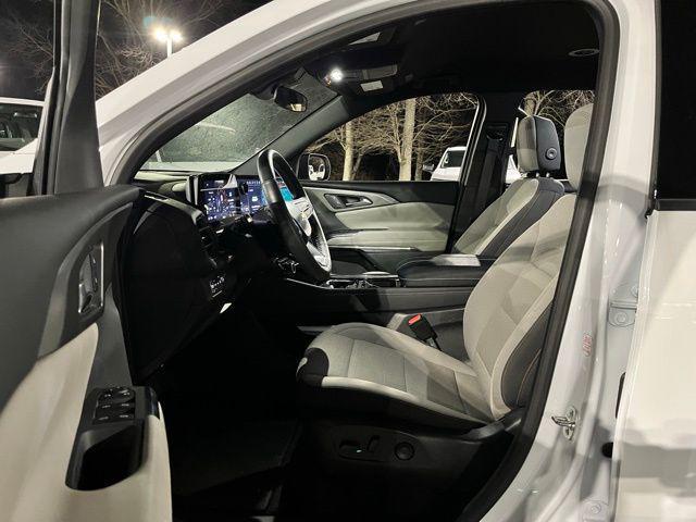 used 2025 Chevrolet Traverse car, priced at $37,670