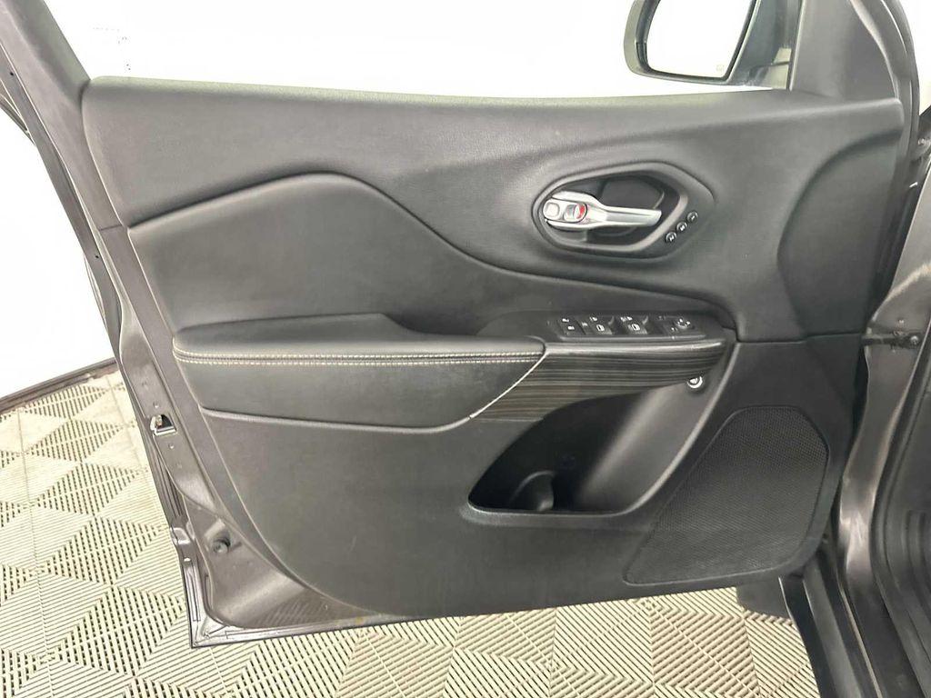 used 2014 Jeep Cherokee car, priced at $8,959