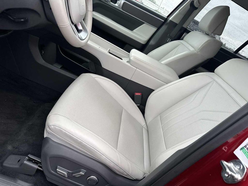 used 2025 Hyundai Santa Fe car, priced at $27,900
