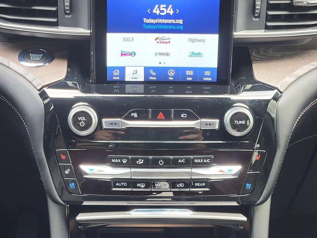 2022 Star White Metallic Tri-Coat Ford Explorer