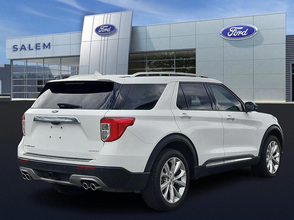 2022 Star White Metallic Tri-Coat Ford Explorer