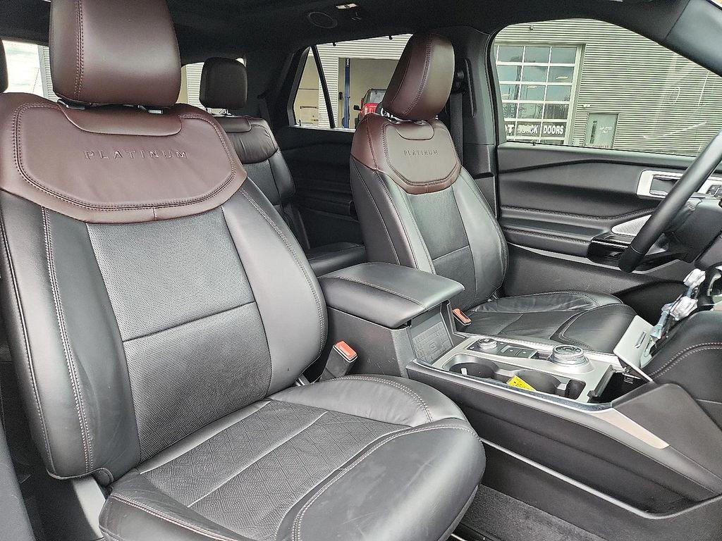 2022 Star White Metallic Tri-Coat Ford Explorer