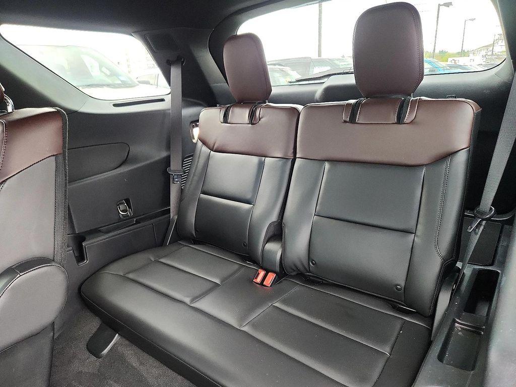 2022 Star White Metallic Tri-Coat Ford Explorer