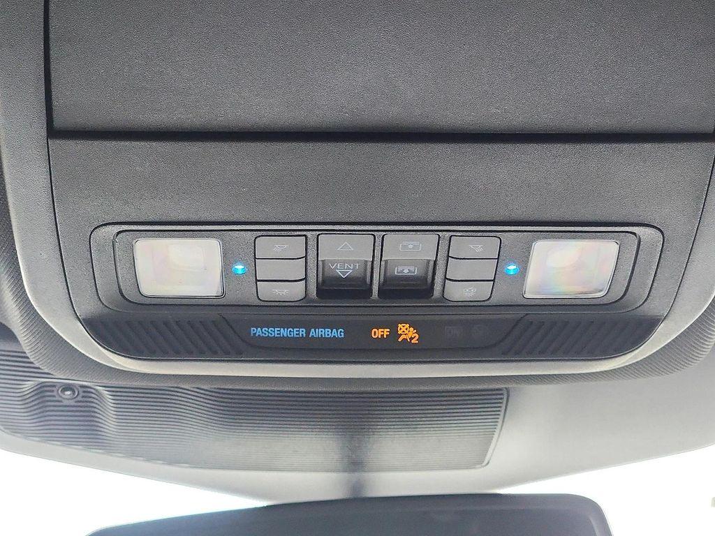 2022 Star White Metallic Tri-Coat Ford Explorer