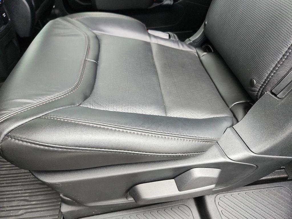 2022 Star White Metallic Tri-Coat Ford Explorer