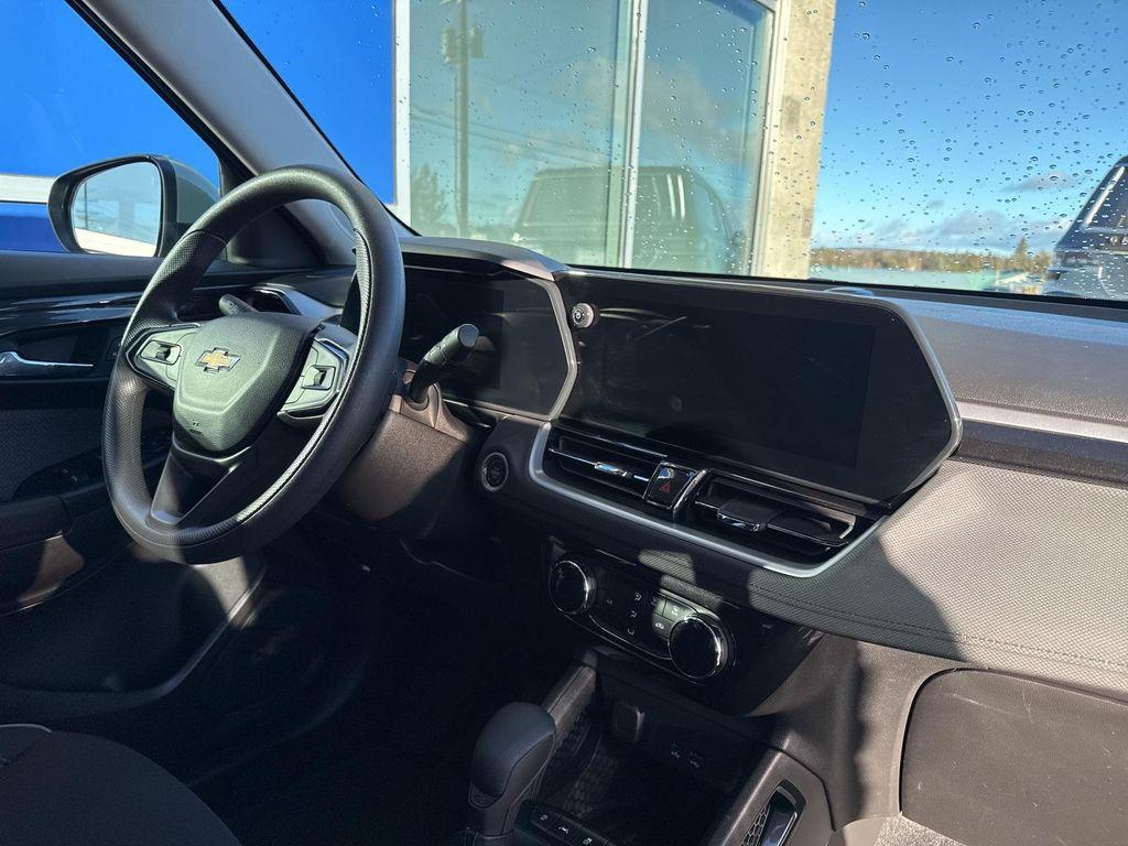 used 2025 Chevrolet TrailBlazer car, priced at $23,990