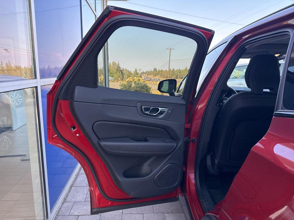 new 2025 Volvo XC60 car, priced at $40,685