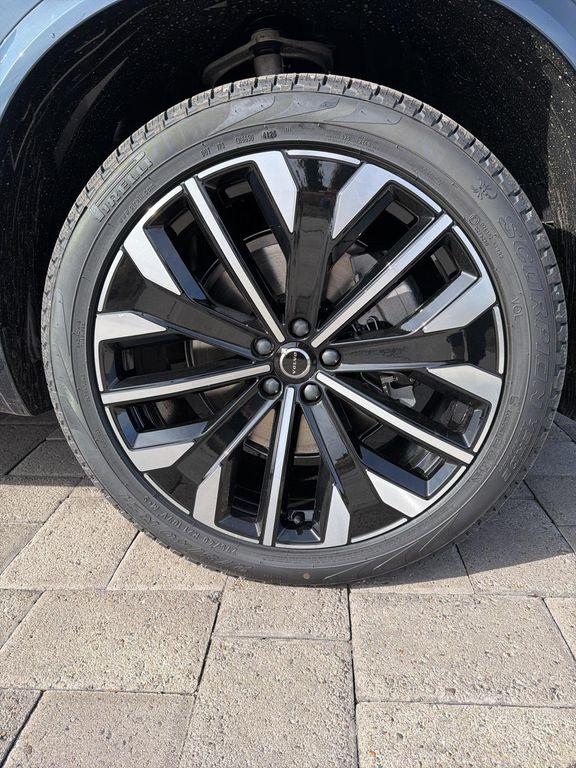 new 2026 Volvo XC90 car, priced at $76,375