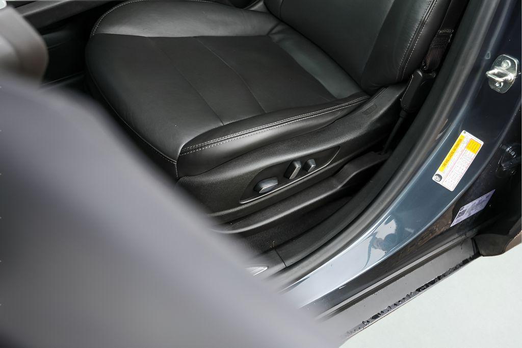 used 2021 Cadillac XT5 car, priced at $25,723