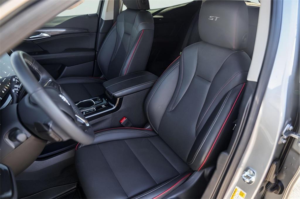 used 2023 Buick Envision car, priced at $26,900