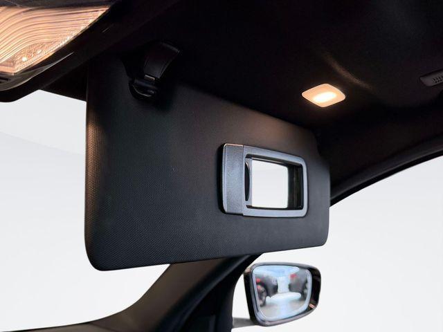 BMW 3 Series view 32