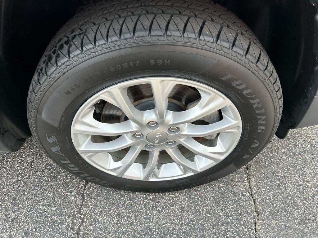 used 2019 Jeep Cherokee car, priced at $17,301
