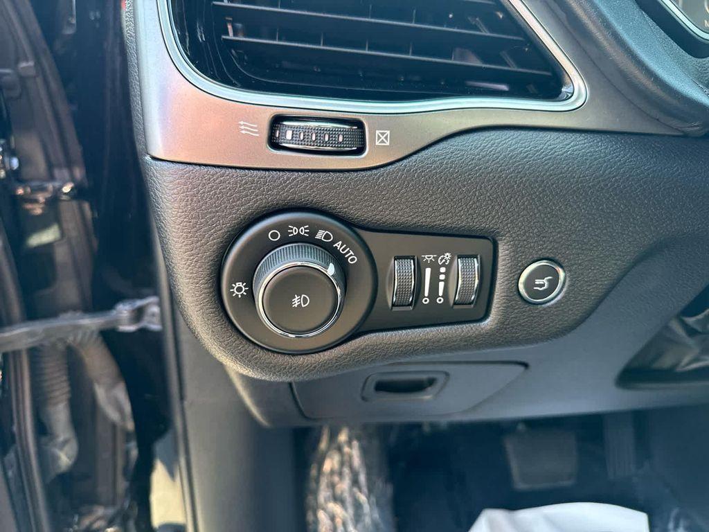 used 2019 Jeep Cherokee car, priced at $25,452