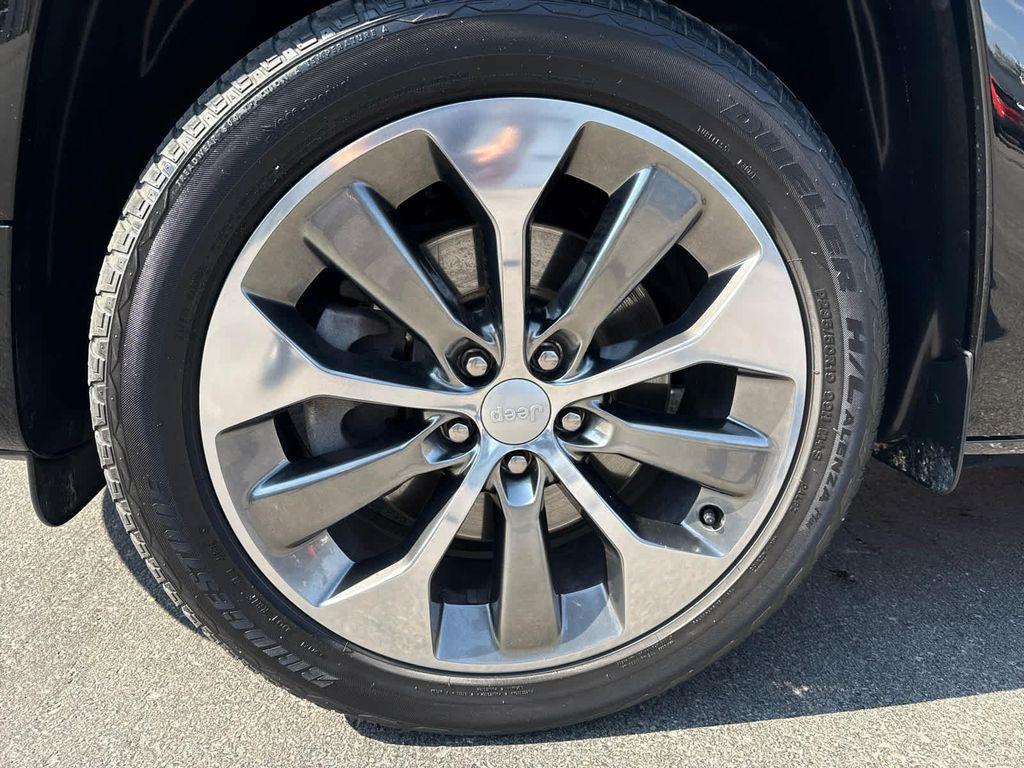 used 2019 Jeep Cherokee car, priced at $25,452