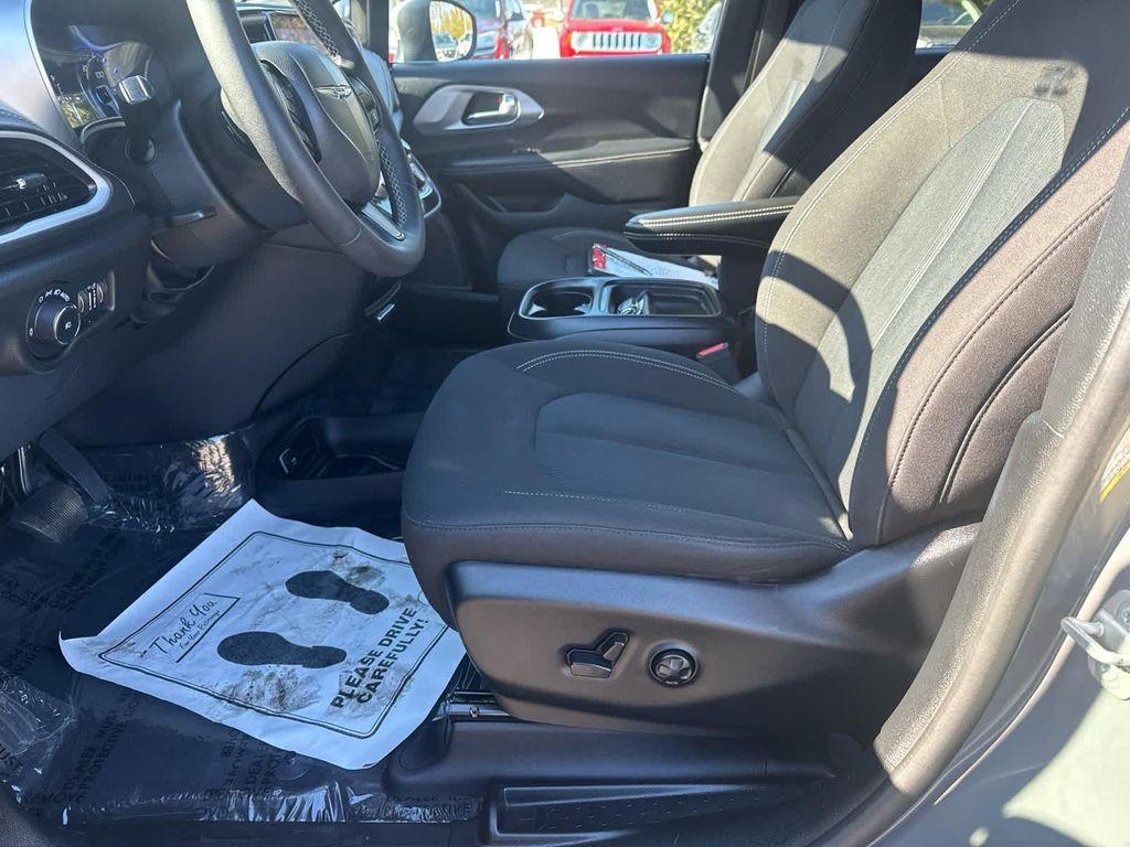 used 2023 Chrysler Pacifica car, priced at $26,952